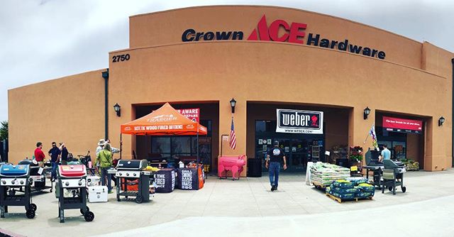 CrownAceLocal's tweet photo. A great day for barbecuing!! So much fun today with @traegergrills @monsterenergy @miraclegro https://t.co/zaxrqVryjW
