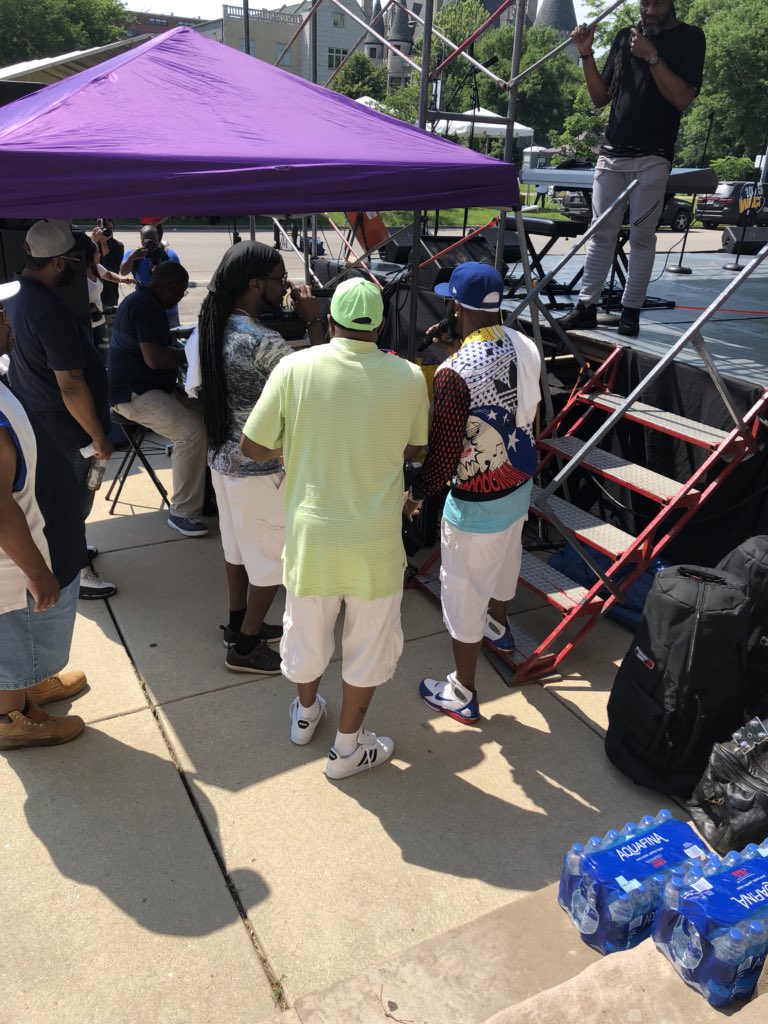 RevJJackson's tweet photo. LOVE’S IN NEED OF LOVE TODAY! Scenes from #LOVEFEST3! Wish you were here! @TheRealChiLites @MauriceMahon @kinsmengroup #TheIndependents #OpalStaples &amp; MORE @RPCoalition #RPCCONV2018 #Love #Peace #MessageMusic #GoodTimes https://t.co/caF568V0nk
