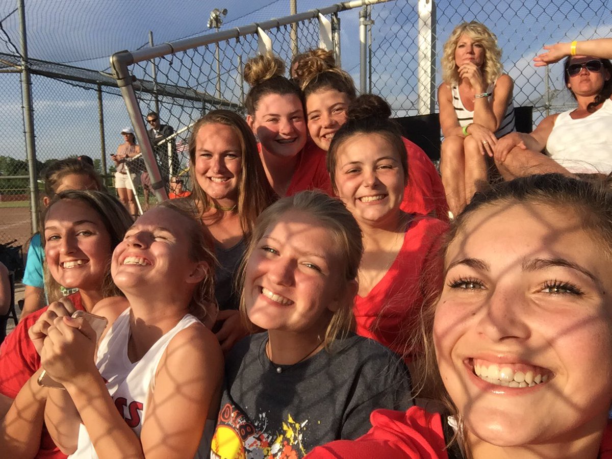 FHSwildcatsb's tweet image. MVX girls cheering on their teammates at the All Star Academic Games #mudita #compuware #michigan