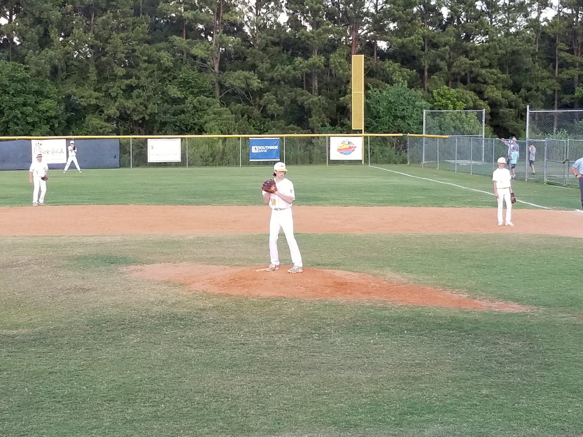 MikeA_ArpISD's tweet photo. The 2018 #LufkinAllStars in the Rose City this evening taking on #TylerWest to start the 12yr old (majors) district Tournament. Lufkin leads 2-0 in the 3rd. Highlights at 10pm Tonight on @KETK #RoadtoWilliamsport #RoseCapitalWLL @LittleLeague https://t.co/ziBIFnnJaJ