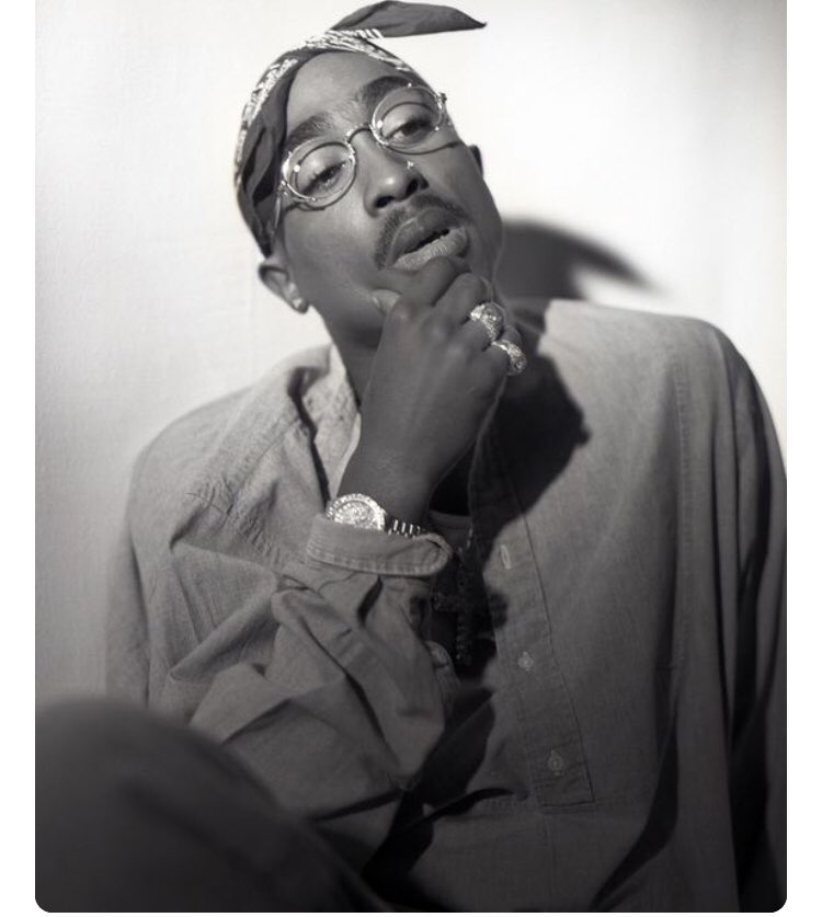 miyah_xx2's tweet photo. hbd to one of the greatest to ever do it #2pacday ❤️ https://t.co/Y3NLoL8k85