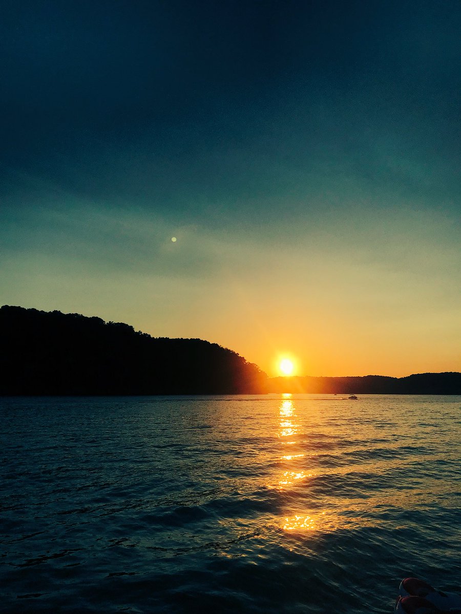 35salazar35's tweet photo. Finally made it down to @lakecumberland for the first time this summer! #conleybottom https://t.co/7Mn2vhMYP1