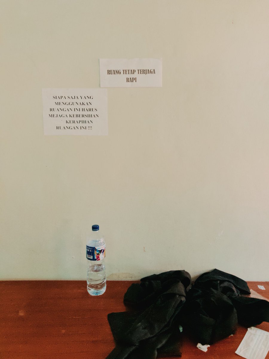 PiusCardia's tweet photo. Lupa, atau sengaja, atau krn apa sbnrnya? 
Atau
“Toh udah bayar ukt, udah ada yg bersihin harusnya” ? https://t.co/68mGZr9Uie