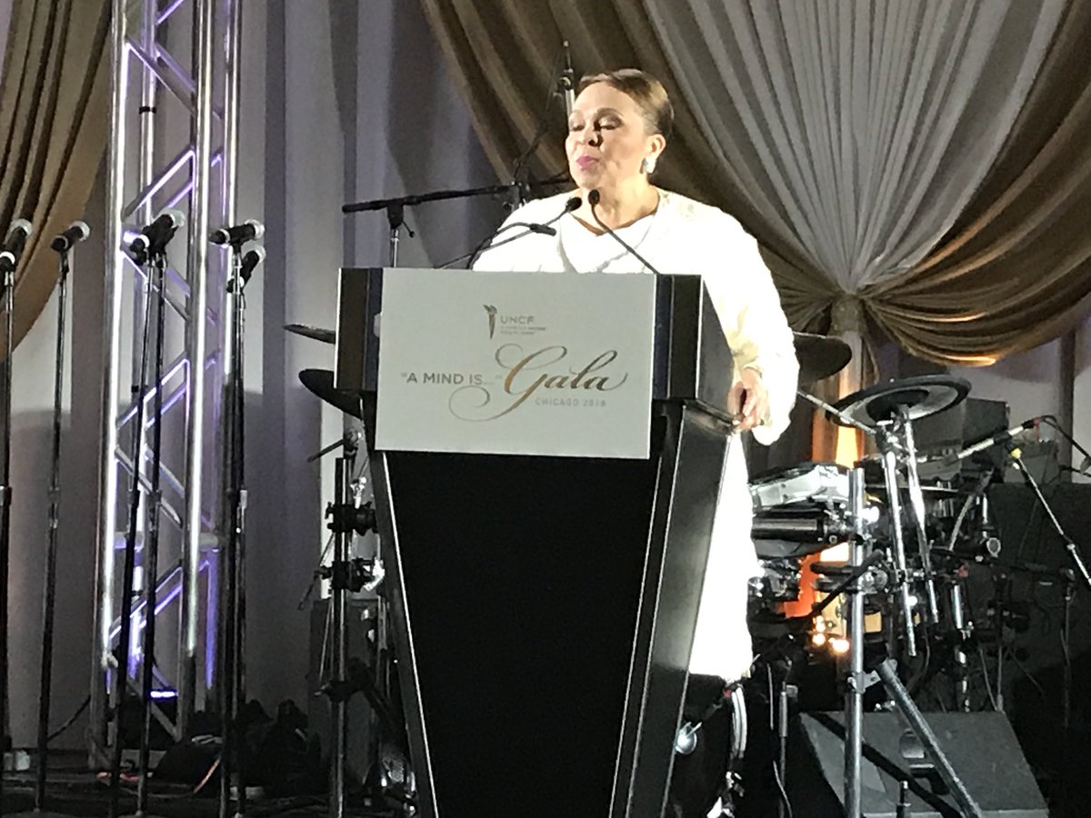 UNCFChicago's tweet photo. Connie Lindsey, Head of Corporate Social Responsibility and Global Diversity & Inclusion accepts the Community Honoree award on behalf of @NorthernTrust #AMIGala #AMindIs https://t.co/MpBtfOVM36