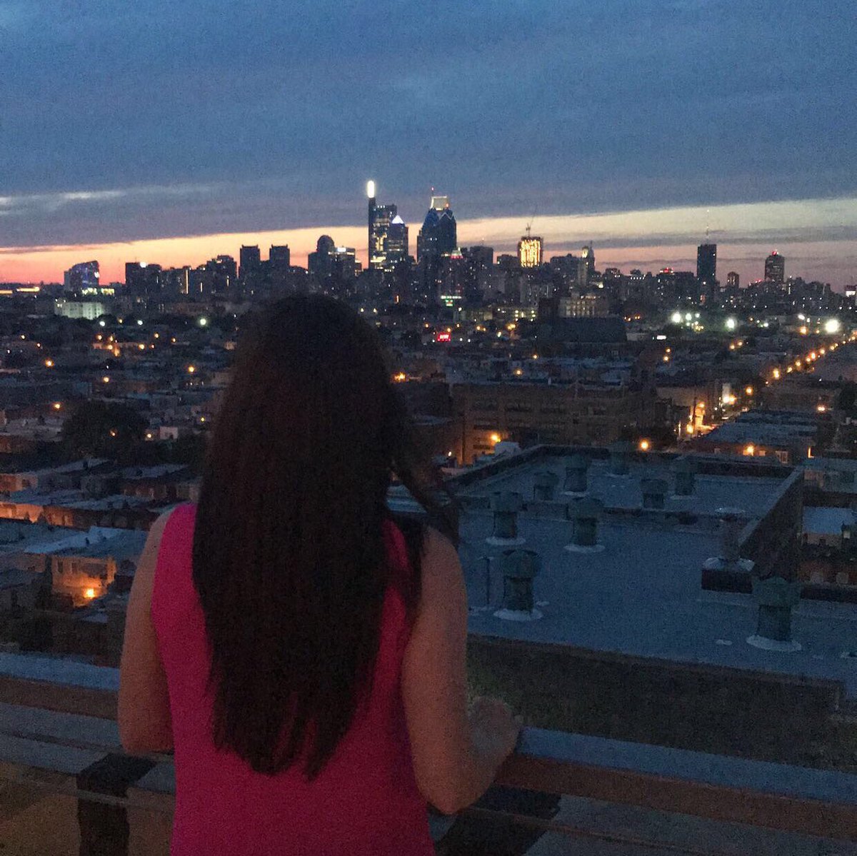 NikiBleedsGreen's tweet photo. Love this city. #SkyLinePorn #Philly https://t.co/XCAvRDZc46