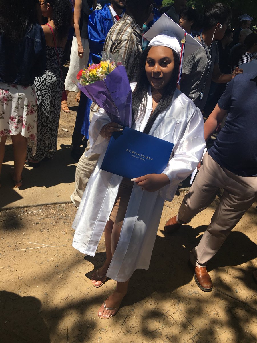 Killlashawty's tweet photo. Proudest moment 🤞🏼💙❤️  #2K18graduate🎉 https://t.co/68jT5zTLju