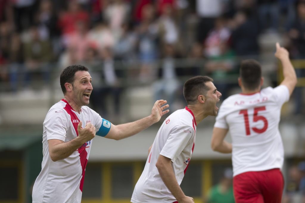 JaviArume's tweet photo. Temporada finalizada! Campeones de la copa de Ferrol ⚽️ AD Miño 🏆😁 https://t.co/EVBcbjD6GI