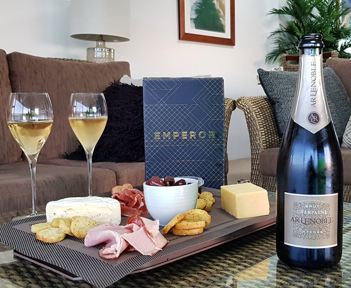 winewankers's tweet photo. Yum! So what do you like to pair #champagne with?
Thanks @ItsEmperorAU for these amazing #bubbles by @ARLenoble & the beautiful #glasses to go with it! This definitely made our #Broadbeach trip far more enjoyable!!
#postbyconrad #myemperorexperience #wine @nineov @suziday123 https://t.co/CQv8MTR0hD
