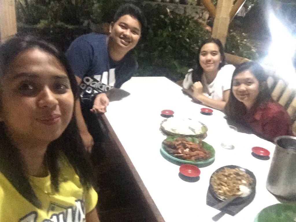 MPabellano's tweet photo. Last night ๐ #teamlayas #incomplete @nelasacramento @preii4me @jincrlndera ASAN KA? @rebekah_villa https://t.co/iyDb2yelvC