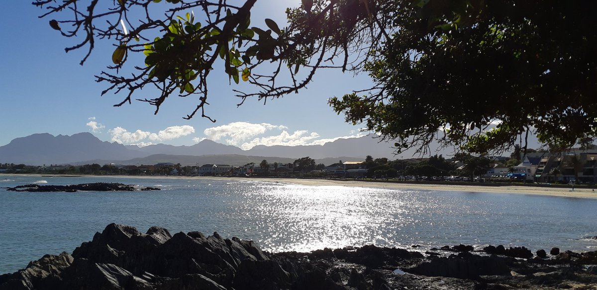 Good morning all! 😊☕ They say that a Sunday well spent brings a week of content 😌 Family birthdays, a housewarming &amp; Father's Day are part of today's celebrations 😅🍾🎊 How are you spending your Sunday?#SundayFunday #weekendvibes #travelblog #familyfun