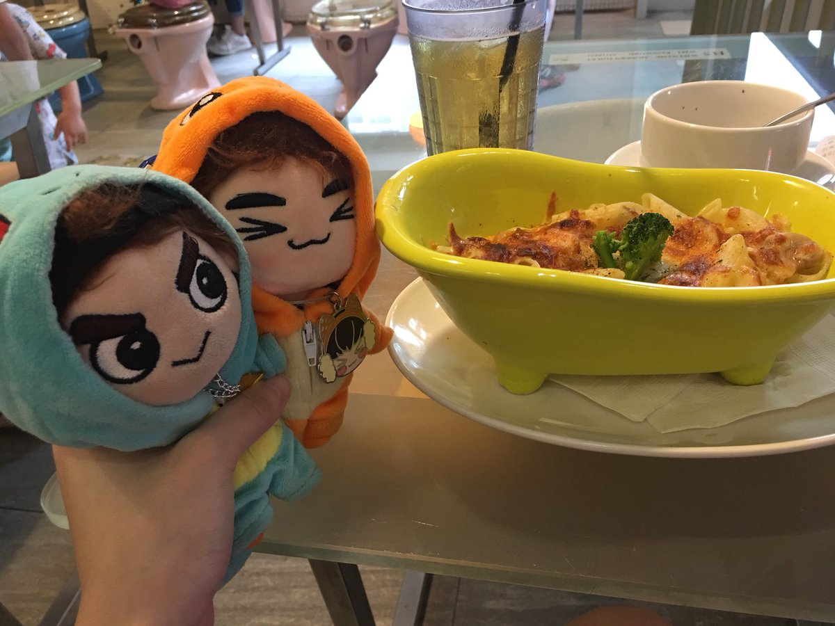 jjaesn's tweet photo. Iโm loving the toilet restaurant~ head down to my insta (same username) for more photos~ #AdventuresOfJinson #MiniJackson #miniJinyoung #GOT7 #EyesOnYouInTaipei #์๊ฐ๋ฐ๊ฐ https://t.co/8XzVkBspC0