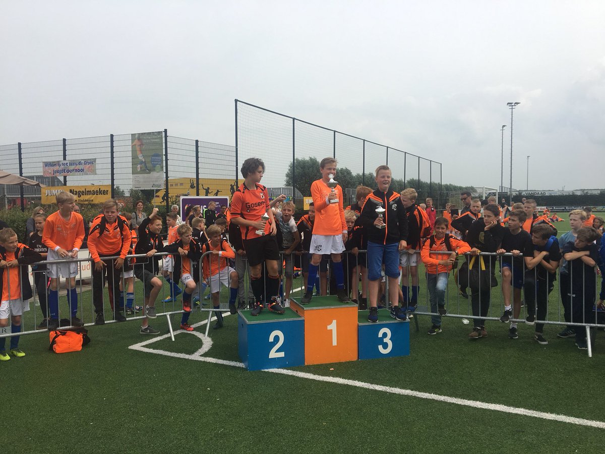 CSV28JO134's tweet photo. De jongens van @CSV28 JO13-4 nemen afscheid vh seizoen met winst op het eigen toernooi (doelsaldo 8-0)! https://t.co/asF0F3wOsO