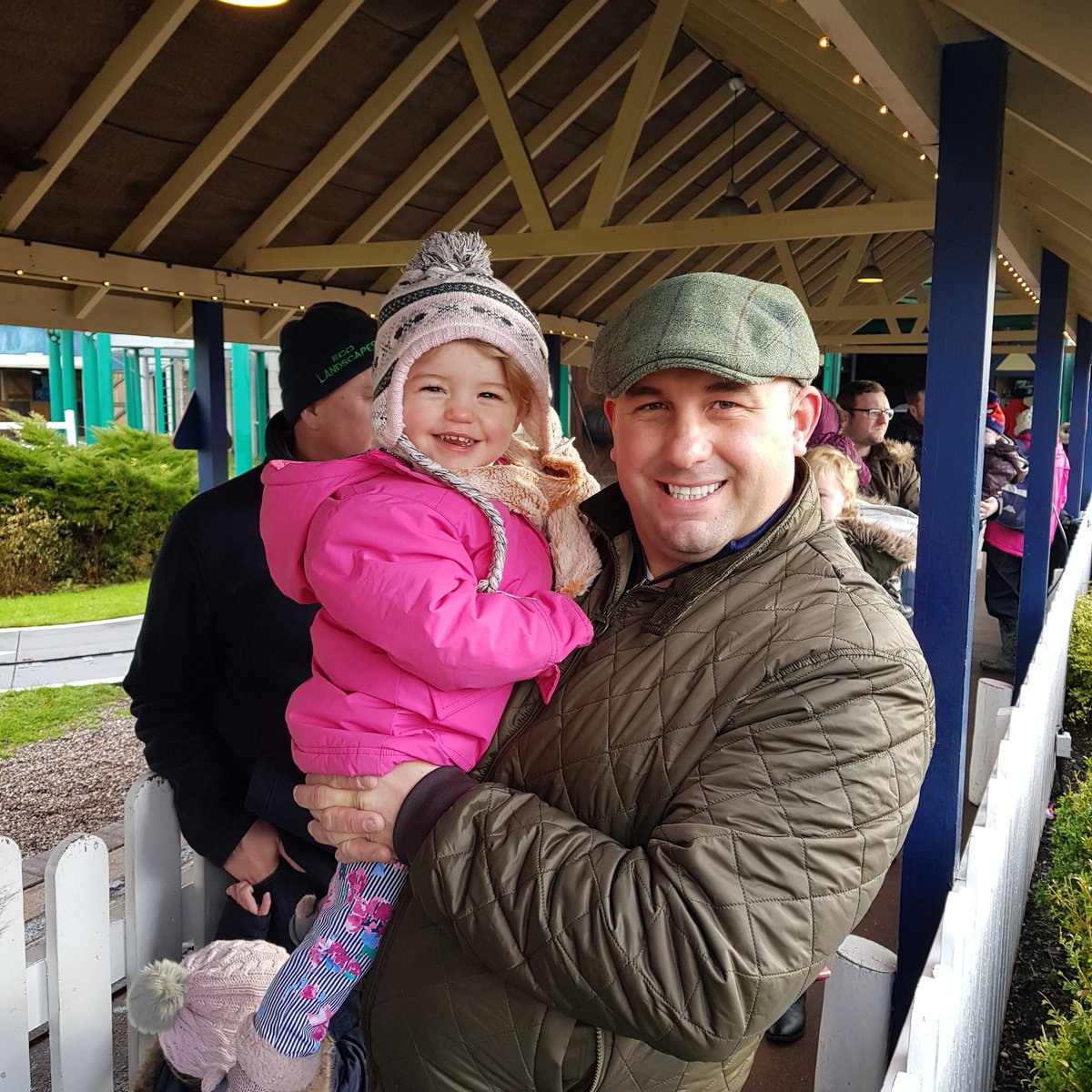 Thegiftmakers tweet media