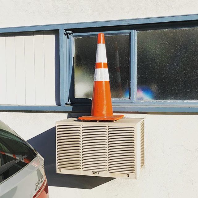 ConesAlone's tweet photo. As John Oliver says, “Cool.” Homer Ave, Palo Alto. #Trafficcone #safetycone #airconditioner https://t.co/xTdR9LhrbI https://t.co/vWMCdn7kGp