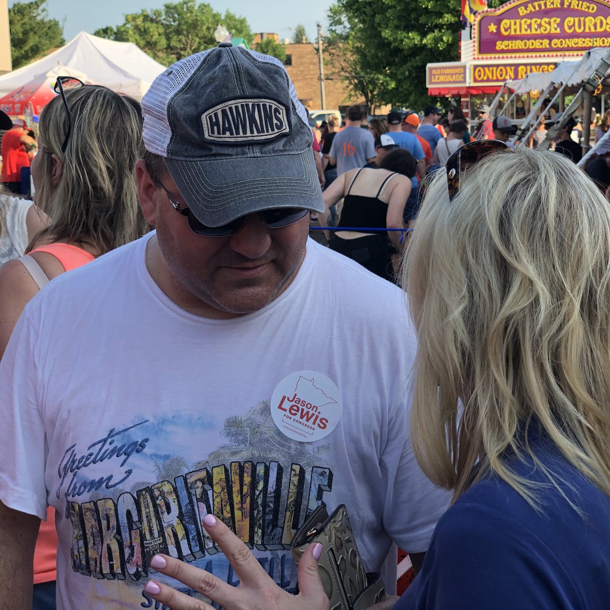 KarinHousley's tweet photo. More #DewDays in Farmington where it was 14° warmer than Forest Lake. 91° during the parade...but cooled off at the VFW Steak Fry! https://t.co/mWP3QNtJBQ