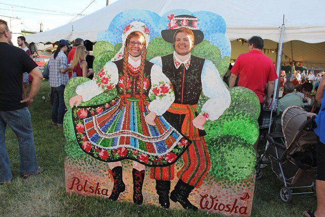 PHOTOS: Carousel Of Nations Polish Village bit.ly/2teujb2 #YQG https://t.co/eawZnpWNAN