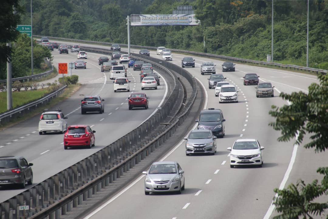 Berita Harian En Twitter Aliran Trafik Lancar Di Lebuhraya Utara Selatan Plus Bagi Kedua Dua Arah Berhampiran Plaza Tol Simpang Pulai Sekitar Jam 10 45 Pagi Berikutan Orang Ramai Mula Pulang Ke Ibu Kota Selepas