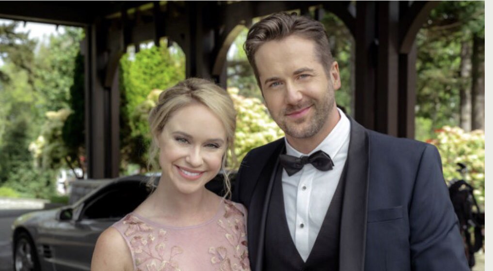 FindingDebra2's tweet image. Beautiful ending. ❤️ @niallmatter @becbecbobec #Ad #LoveAtFirstDance #JuneWeddings