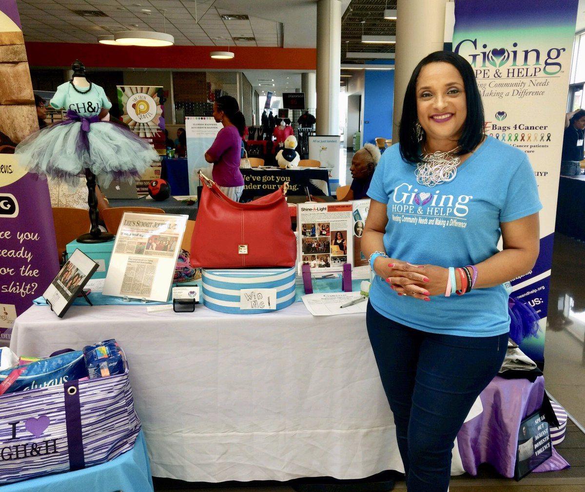givehopehelp's tweet photo. Giving Hope & Help, Nonprofit Vendor- 2018 UMKC Women of Color Leadership Conf. Dooney & Bourke raffle in support of the EDUCATION IS YOUR PASSPORT SCHOLARSHIP PROGRAM. The winner is....Sonya Ferrara!
#Posh2018 #GiveHopeHelpInc #EIYP @UMKansasCity @UMKC_Womenc @dooneyandbourke https://t.co/BGBwf2O4jV