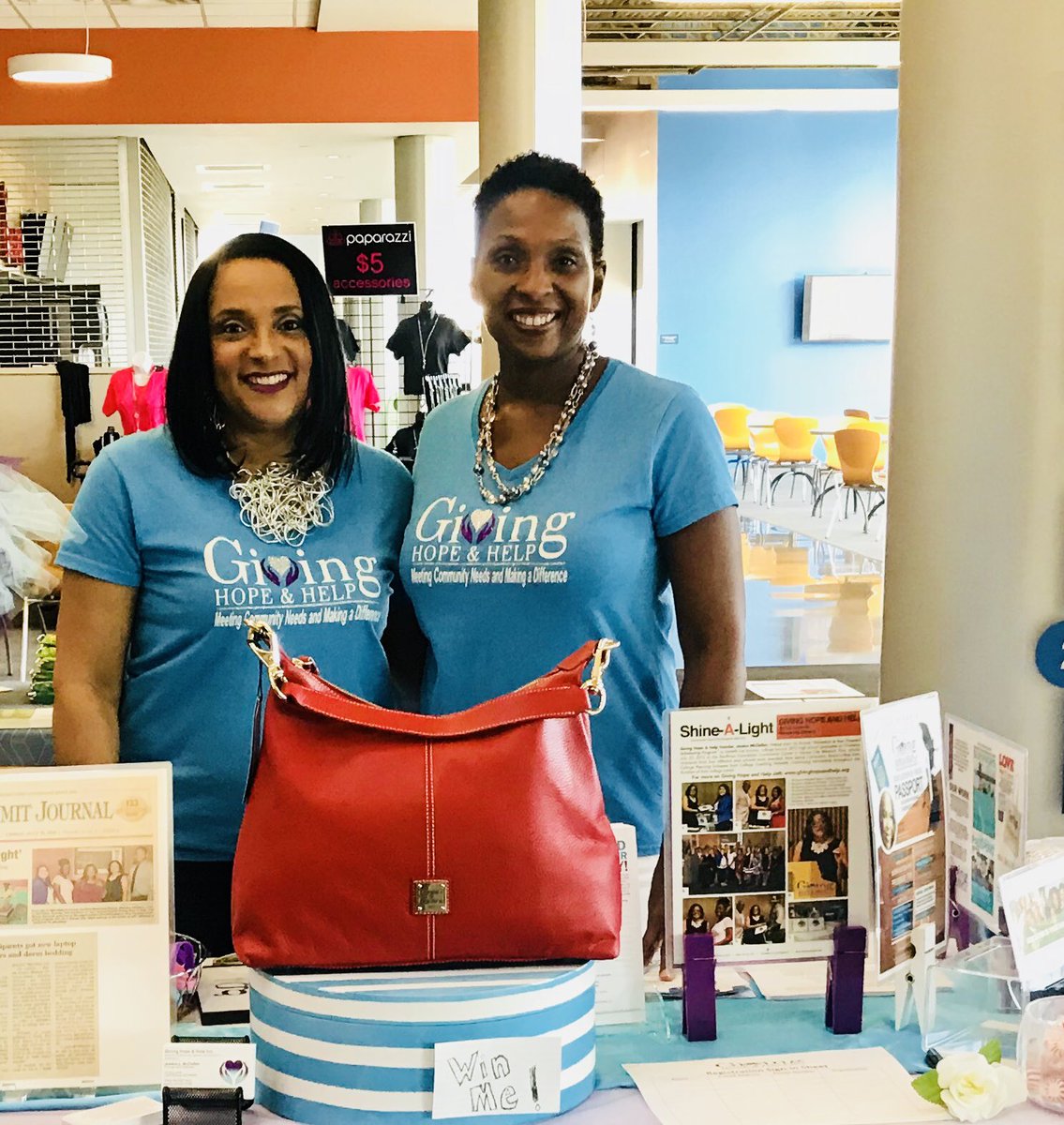 givehopehelp's tweet photo. Giving Hope & Help, Nonprofit Vendor- 2018 UMKC Women of Color Leadership Conf. Dooney & Bourke raffle in support of the EDUCATION IS YOUR PASSPORT SCHOLARSHIP PROGRAM. The winner is....Sonya Ferrara!
#Posh2018 #GiveHopeHelpInc #EIYP @UMKansasCity @UMKC_Womenc @dooneyandbourke https://t.co/BGBwf2O4jV