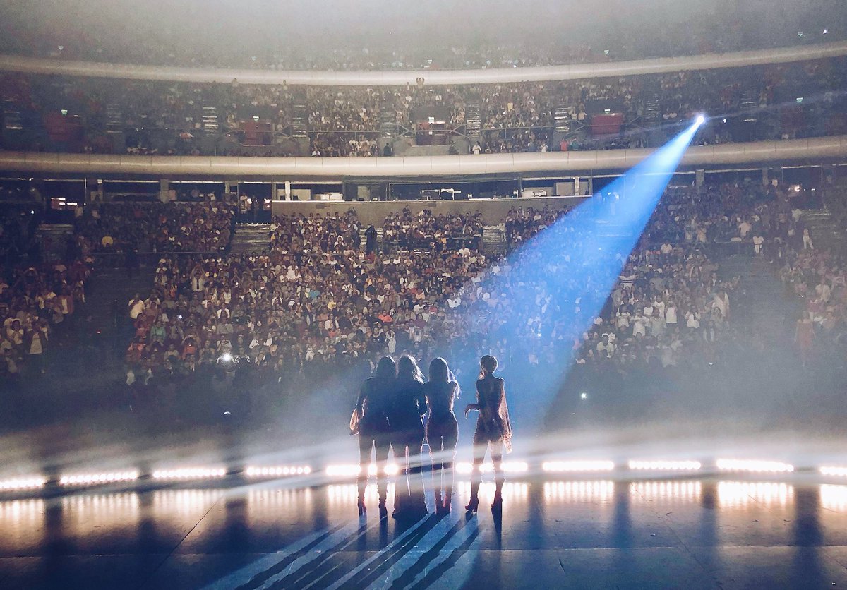 grupojns's tweet photo. Gracias CDMX ❤️ ¡Nos llevamos esta noche en el corazón! Los amamos 😍#JNSMetamorfosisTourCDMX https://t.co/n0KC6sbyqz