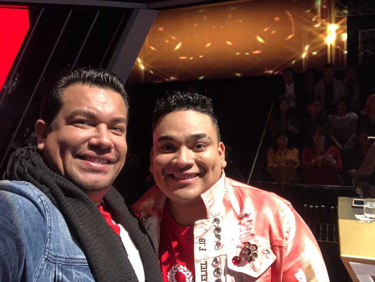 Alfredodinatal3's tweet photo. Una gala espectacular. 
No te pierdas El Artista del Año. 
El Gran Show. Súper súper divertido. 
Que lujo tener con nosotros a los grandes artistas de Peru Negro. https://t.co/G7b2J1ESyp