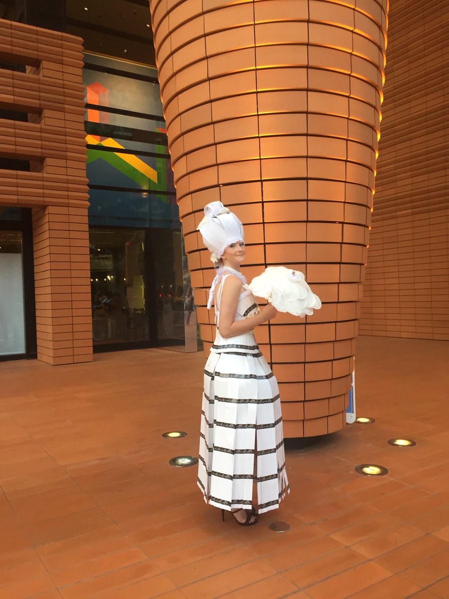 EdelweissDG's tweet photo. My model during the Paper Dreams Fashion Show :) this dress is made of #paper :) I had a great time! Thank you @OperaCarolina @thebechtler https://t.co/xO6QkzQpzM