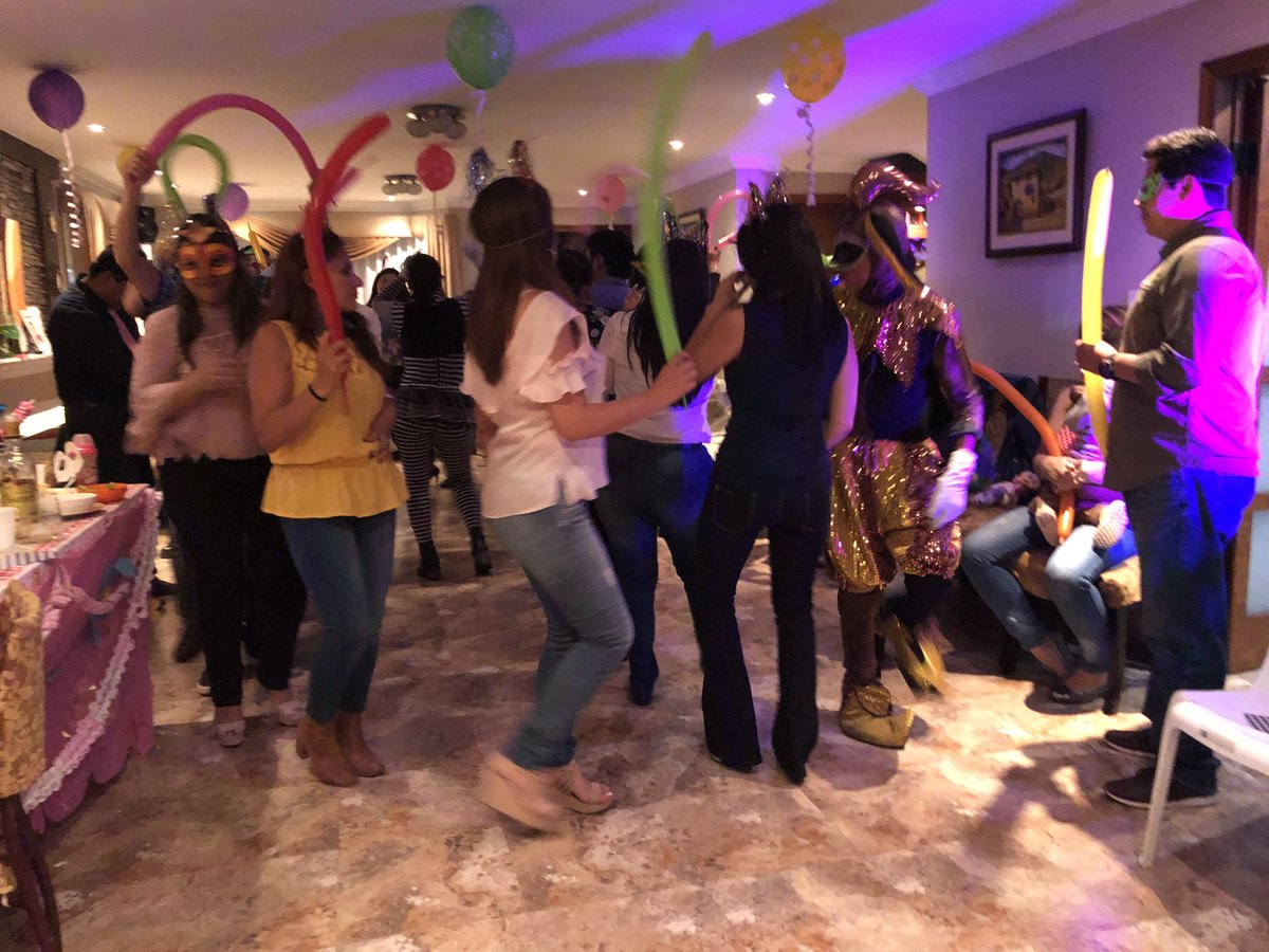 depchpro's tweet photo. DEPCHPRO Eventos...🎧🎤🎼en el cumpleaños de Belen🍰🎁🎈🎊♥️🎁🎉🍾 con #sonido #iluminacion #fotografia #video ... no dudes en contactarnos al 0992877717 / 0984341455 https://t.co/yfcczY3tri