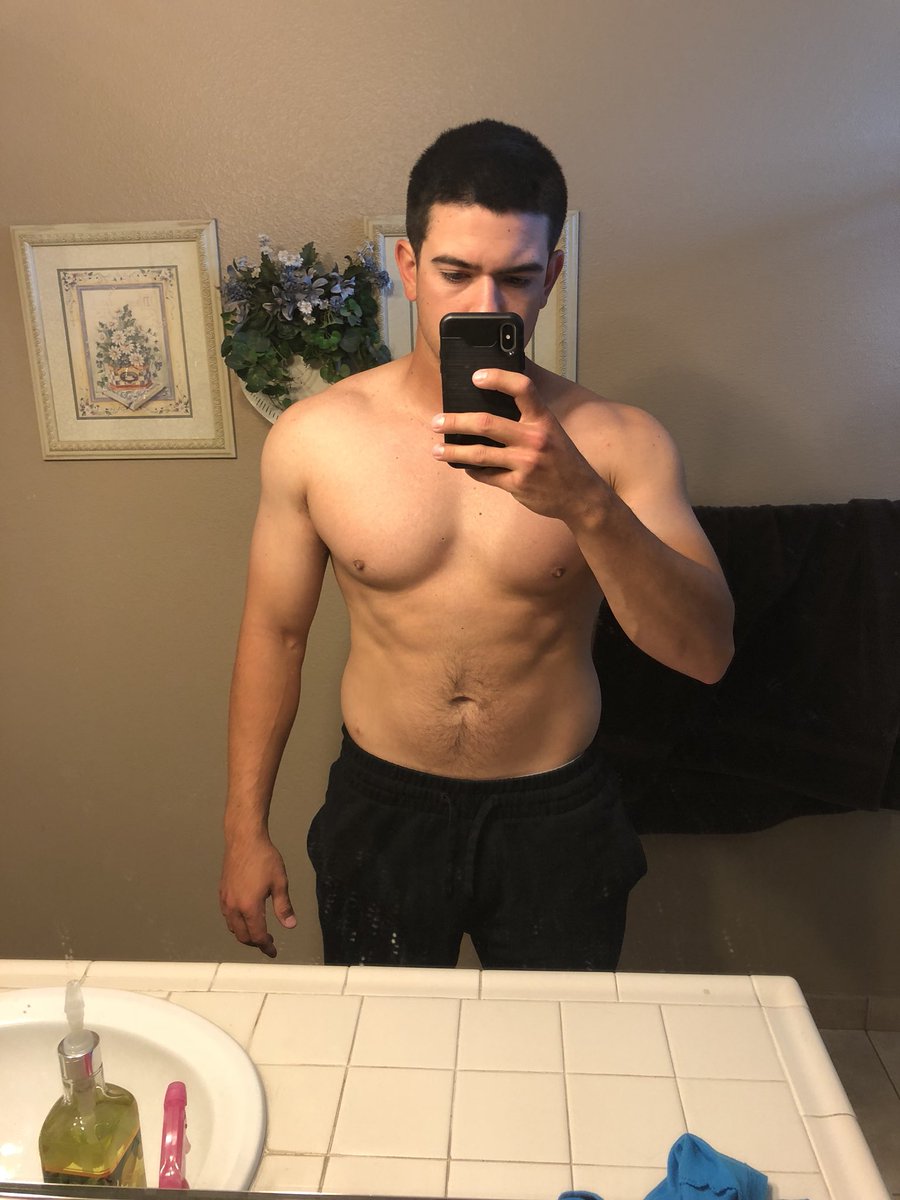 Jwestendarp's tweet image. 7 weeks in and my dreams have now become exclusively about eating pizza #11weeksout