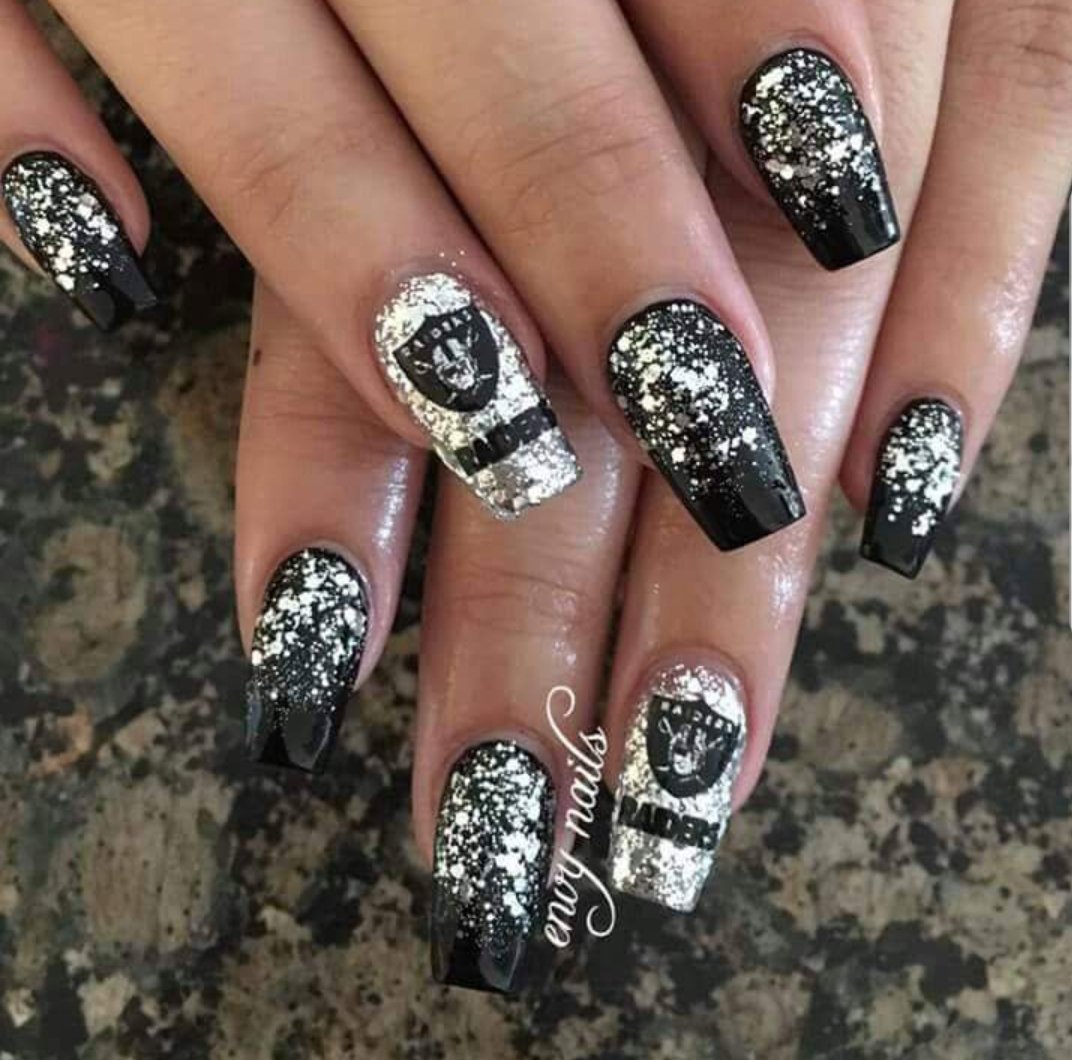 royleen_radrz's tweet photo. THOSE ARE BEAUTIFUL 
#GOTDANG 
@RAIDERS 
🖤☠💀☠🖤 https://t.co/Og3wsEAPyc