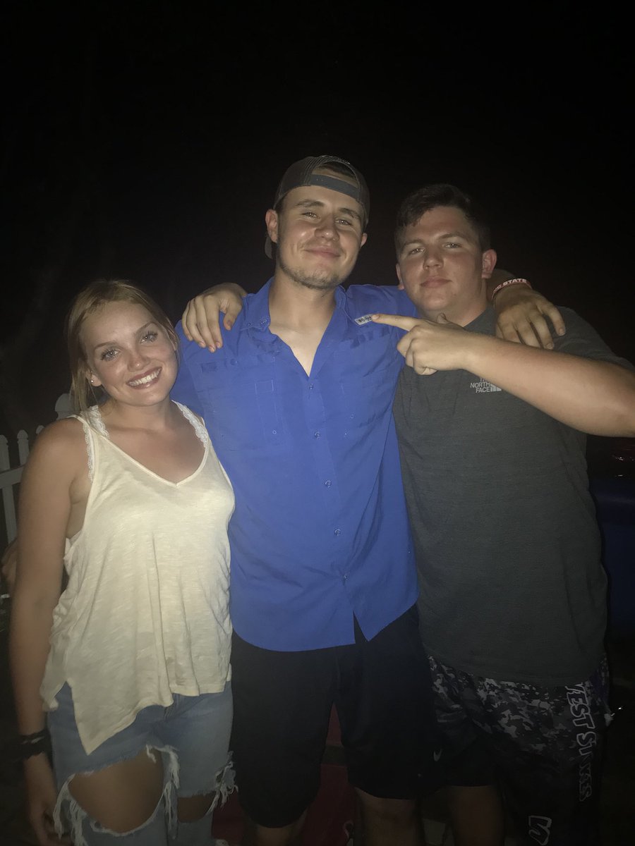Pattywack05's tweet photo. Happy birthday to these people. Live it up🎈 @Taygrawatt @Reid_Fulk https://t.co/cHRiMs9TzR