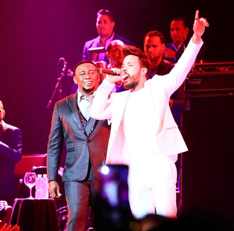roycelyricbot's tweet photo. Concierto de Anthony Santos, invitado especial @PrinceRoyce -2- https://t.co/W2xsdIIgHD