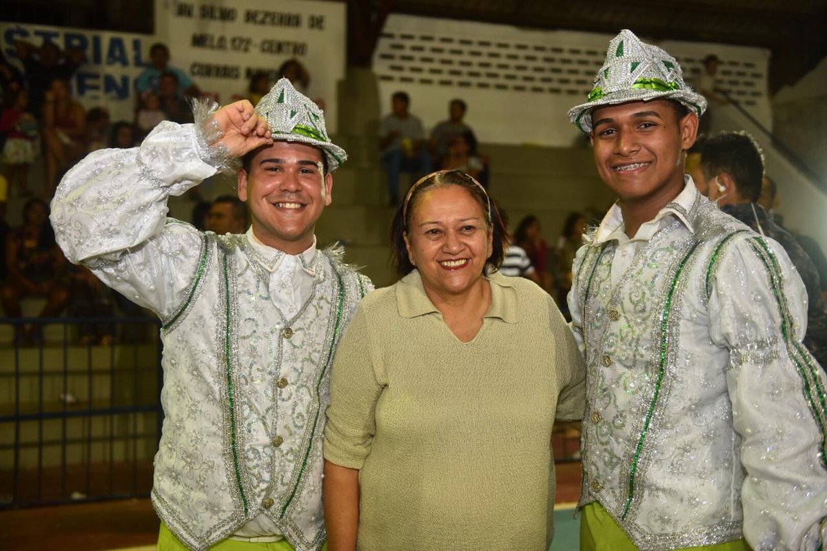 fatimabezerra's tweet photo. Turma boa na 23a edição do #Forronovos: Prefeito @Odonjr13, @DeputadaZenaide, @caramurupaiva, @chicodopt, vice-prefeito Anderson e os seridoenses arretados curtindo o São João de Currais. https://t.co/VdUsPNBJoh