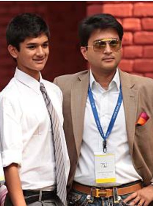 #FathersDay
I find this photo with your son. @JM_Scindia ji can you photo share #Selfiewithfather with ur child and great father and leader Madhavrao  Ji