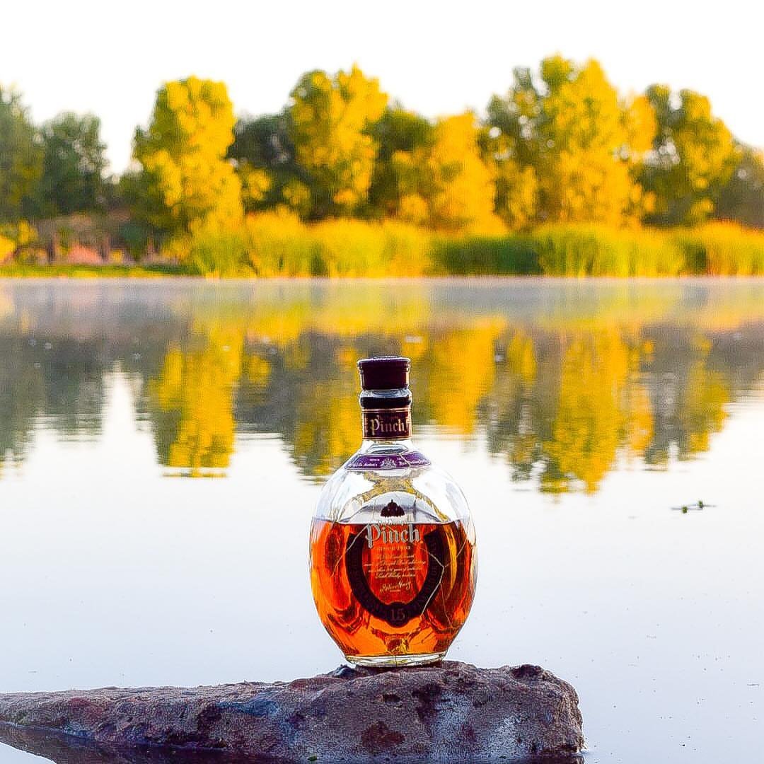 dimplewhiskycom's tweet photo. #repost @thewhiskeyfiend #whiskywednesday
This has grown to be one of my favorite blend scotch whiskies. Although Ive been sipping on more of bourbon and single malts lately, I can always fall back on this #dimplepinch when I’m feeling a #blendedscotchwhisky .
What are you drink https://t.co/iAyBOpQgy8
