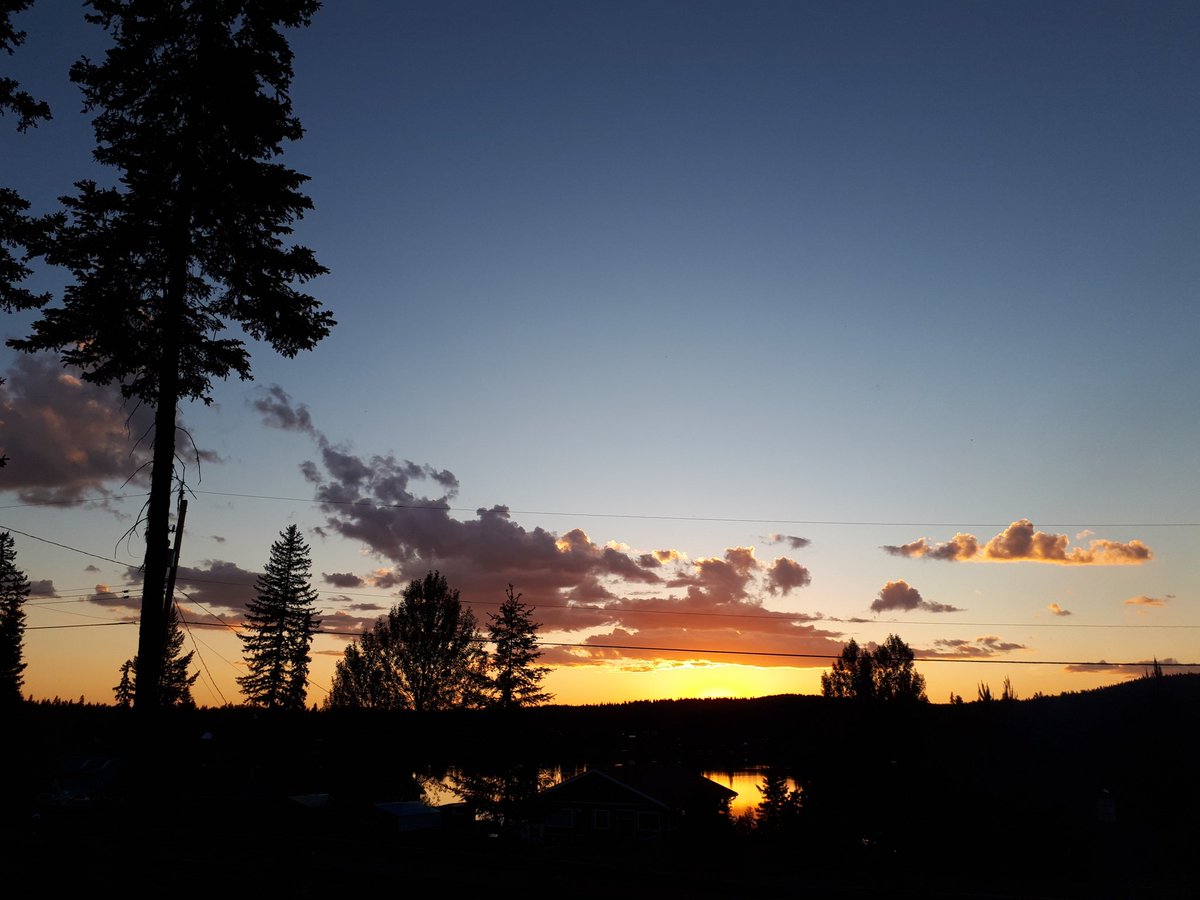 Hiker_Steve's tweet photo. As the sun sets. #relaxtime #enjoylife #explorebc #BeautifulBC #epicsocialadventures #loonsCalling https://t.co/Tw0dN8C33z