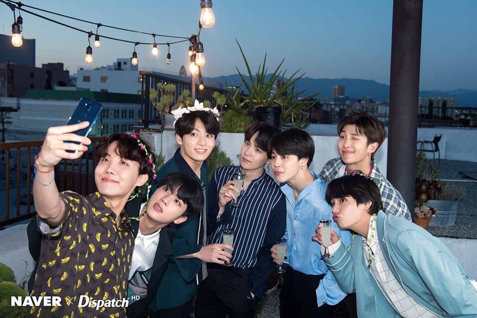 BTS85750601's tweet photo. @bts_bighit
방탄소년단 🎉🎊🎉🎊
《 NAVER ✖️DISPATCH 》 BTS
#5theFlowerPathWithBTS
Happy birthday army & BTS 🎊🎉🎊
JIN. J HOPE. JIMIN. V. JUNGKOOK RM. SUGA. 😍😍😍😍😍😍😍
#bts_twt #bts_army https://t.co/EpUst2rBe7