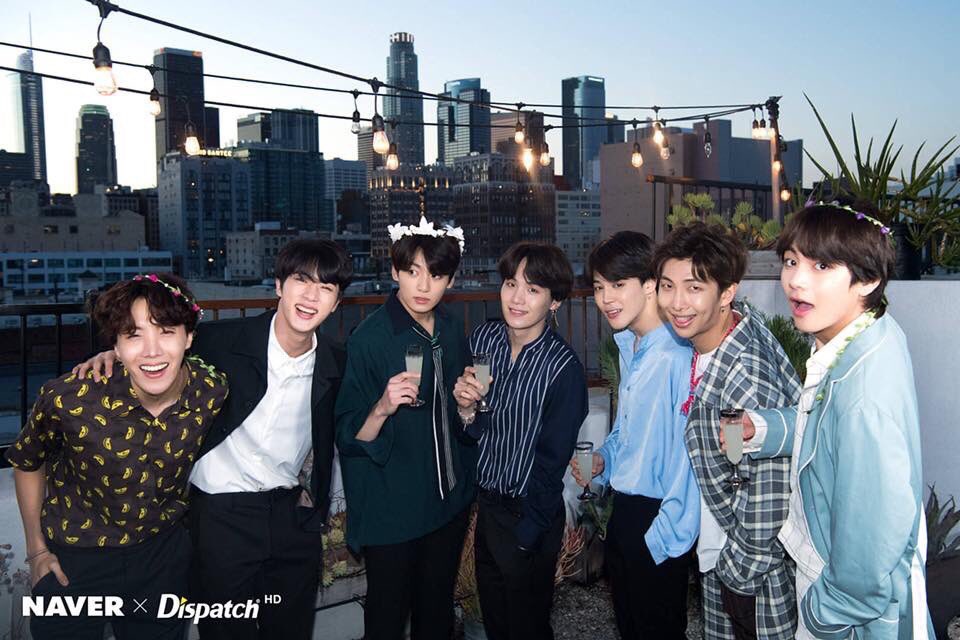 BTS85750601's tweet photo. @bts_bighit
방탄소년단 🎉🎊🎉🎊
《 NAVER ✖️DISPATCH 》 BTS
#5theFlowerPathWithBTS
Happy birthday army & BTS 🎊🎉🎊
JIN. J HOPE. JIMIN. V. JUNGKOOK RM. SUGA. 😍😍😍😍😍😍😍
#bts_twt #bts_army https://t.co/EpUst2rBe7