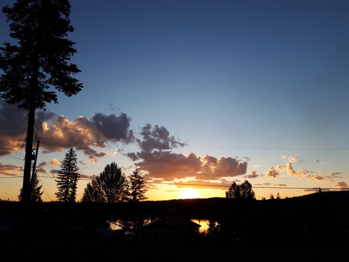 Hiker_Steve's tweet photo. As the sun sets. #relaxtime #enjoylife #explorebc #BeautifulBC #epicsocialadventures #loonsCalling https://t.co/Tw0dN8C33z