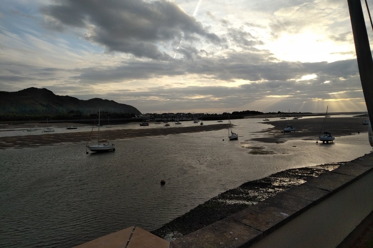 Beautiful evening last night in <a href="/Conwy/">Kong H. AW</a>  preparing for the final day of the <a href="/thewomenstour/">The Women's Tour</a>