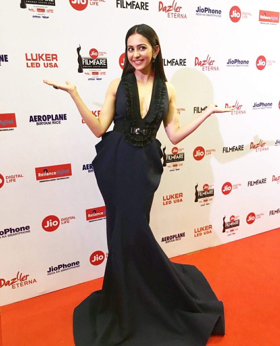 Rakul Preet Fans tweet media