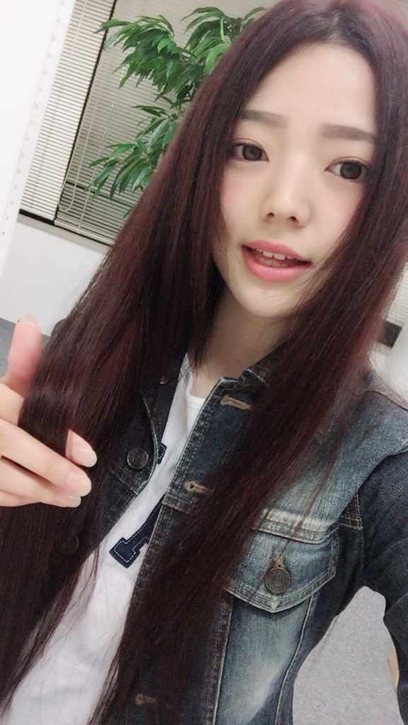 s02_rkgs's tweet photo. 美容室後の私 〜アホ顔を添えて〜
#hairmodel #longhair #longstraight https://t.co/up1IaA03Ns