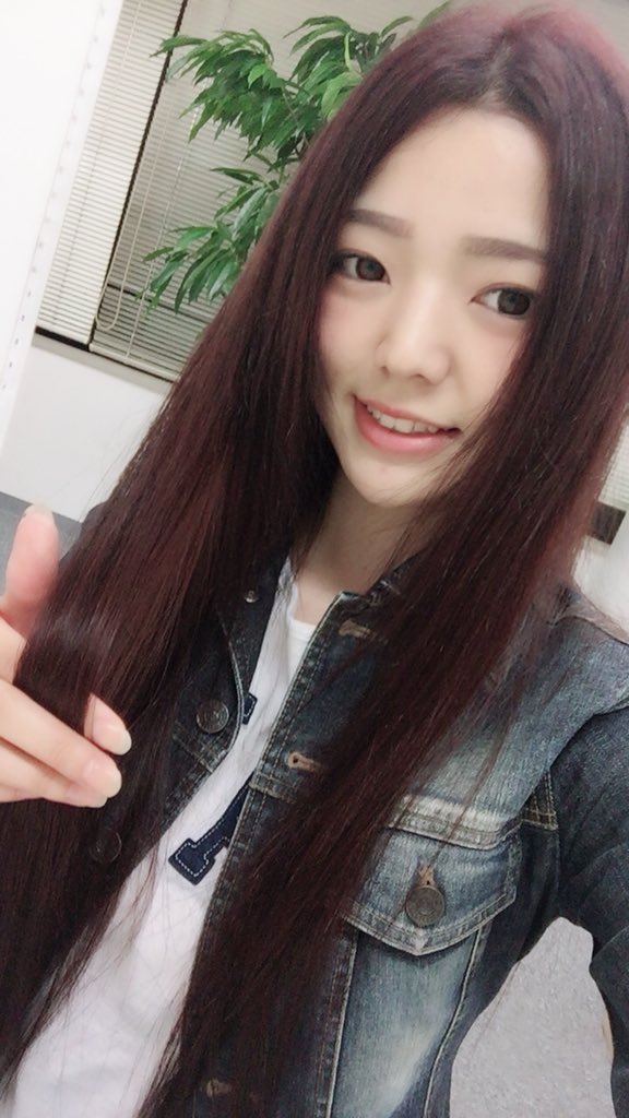 s02_rkgs's tweet photo. 美容室後の私 〜アホ顔を添えて〜
#hairmodel #longhair #longstraight https://t.co/up1IaA03Ns