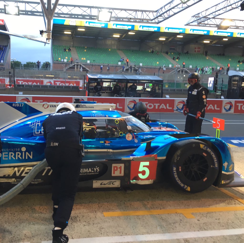 Dawn at Le Mans and a pit stop for car 5 #LeMans24