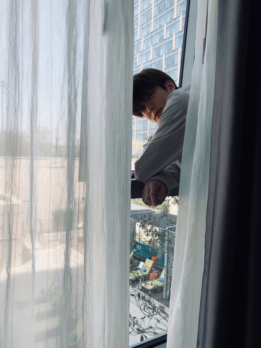 the9ng's tweet photo. อย่างกับเกมจีบหนุ่ม ที่จะให้จิ้มเลือกว่าอยากออกเดทกับคนไหน 
1. นักธุรกิจ อบอุ่น ใจดี เจ้าระเบียบนิดหน่อย แต่ก็มีมุมขี้เล่น 
2. นักศึกษา ขี้อ้อน เอาใจเก่ง กินก็เก่ง เทคแคร์เป็นที่หนึ่ง
3. นักดนตรี ตรงไปตรงมา ให้คำแนะนำได้ดี เป็นที่พึ่ง เป็นทุกอย่างให้เธอแล้ว https://t.co/JxSUTOFRLA