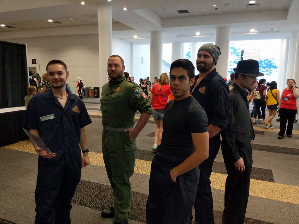 nerdy_chemist's tweet photo. Got our #expanse cosplay on point @DenverComicCon  @ExpanseSYFY https://t.co/NmC1FnDTIo