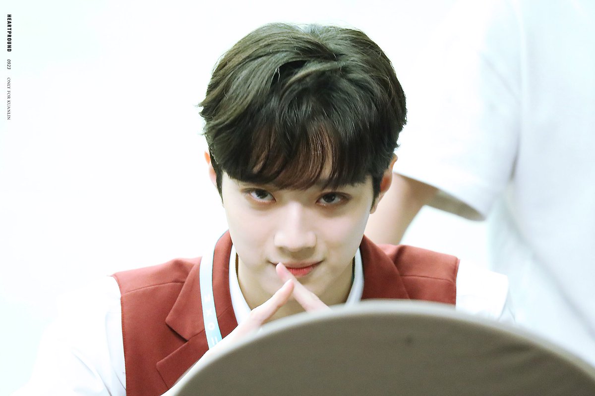 HeartPround0923's tweet photo. 180616 상암 팬싸 
Target Clear.
#워나원 #라이관린 https://t.co/Lcd9POMkff