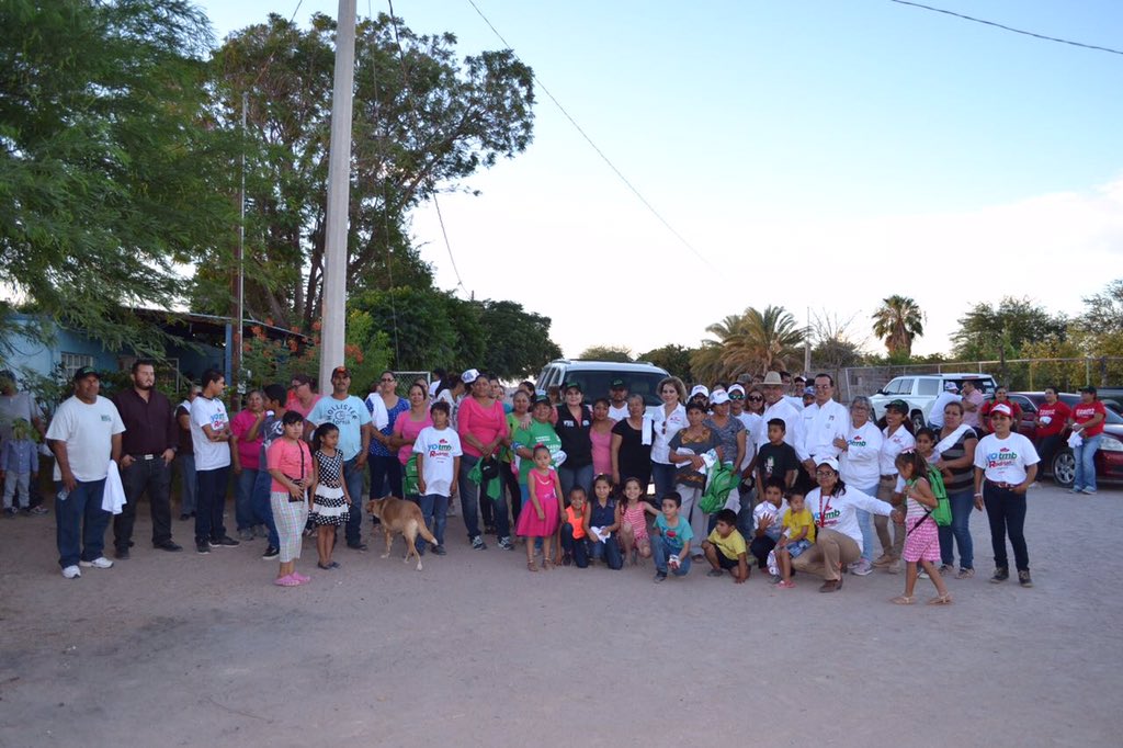 karinagarciaQB's tweet photo. Nuestros amigos del Cerro Blanco nos recibieron hoy por la tarde de manera cálida y generosa. Una vez más vamos como hasta hoy,  juntos a trabajar paso a paso hacia adelante por una mejor comunidad. Muchísimas gracias por la confianza. Unidos !Seguro que se hace!👍💪✅3️⃣➡️ https://t.co/kpFBuaTt8Q