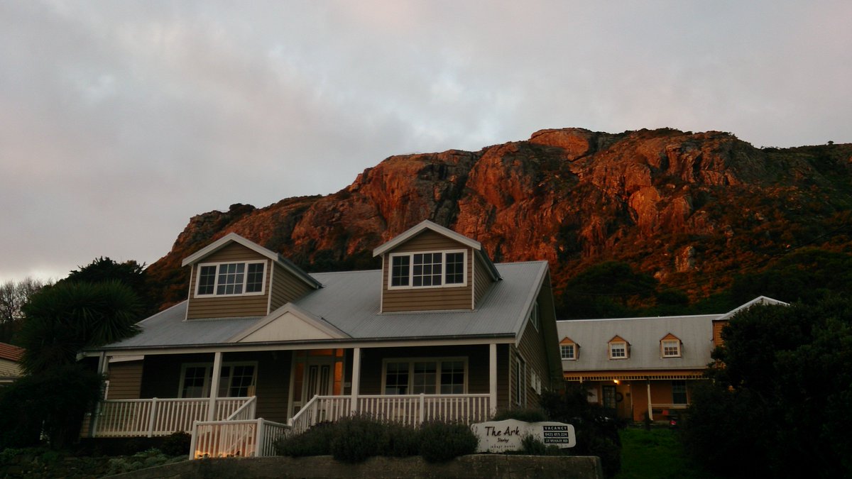 TraversingTas's tweet photo. Stanley: A stellar Tassie town, particularly in winter. Such beautiful light! Post now up on https://t.co/F6qEuVnX1h.
#stanley #tasmaniasnorthwest #tasmania #discovertasmania #tasmaniagram #australia #seeaustralia #thenut #wintersunset #sunsetglow @TheArk_Stanley @stanleytasmania https://t.co/1GWKoXQ1Ae