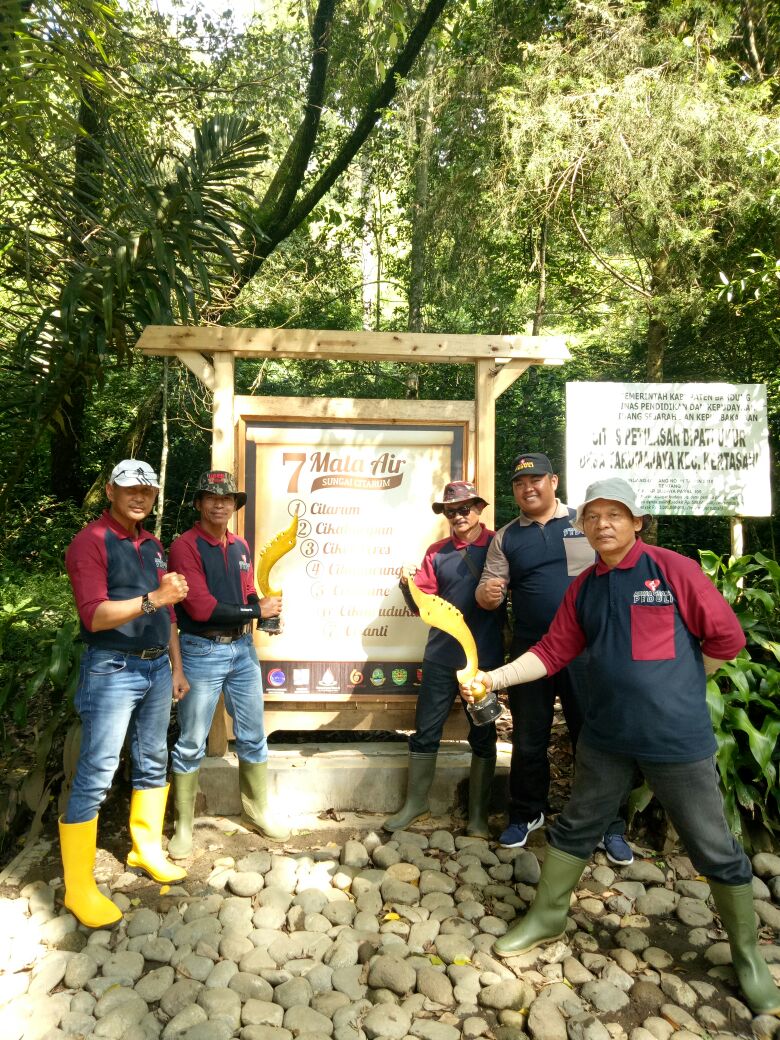 Sahwir88's tweet photo. Viralkan dengan hastag2 :
#papscbd
#genPI #agppasarmurah #pasarmurah #agpeduli #tamblingwildlife #agpforcitarum
#agpedulicitarum
@agpeduli @tamblingwildlife @citarumlestari @agnezxmo https://t.co/MZOqQvNSBQ